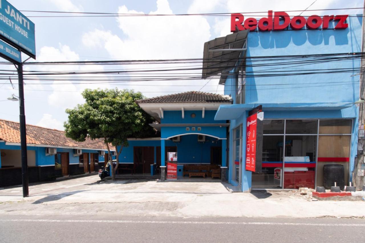 מלון Baturetno Reddoorz @ Raya Janti Yogyakarta מראה חיצוני תמונה